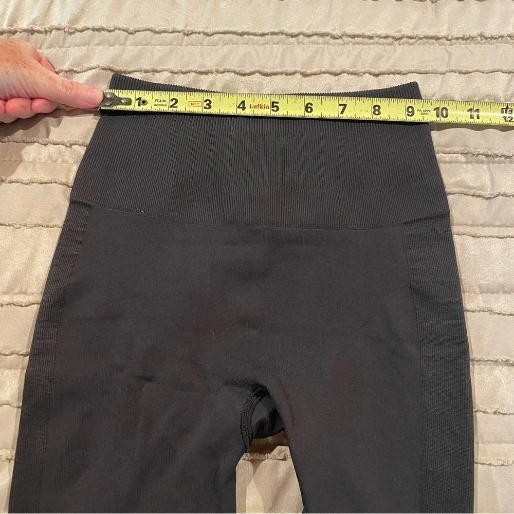 Lululemon Zone In Crop High Rise Activewear Workout Leggings 2 Black W6F11S